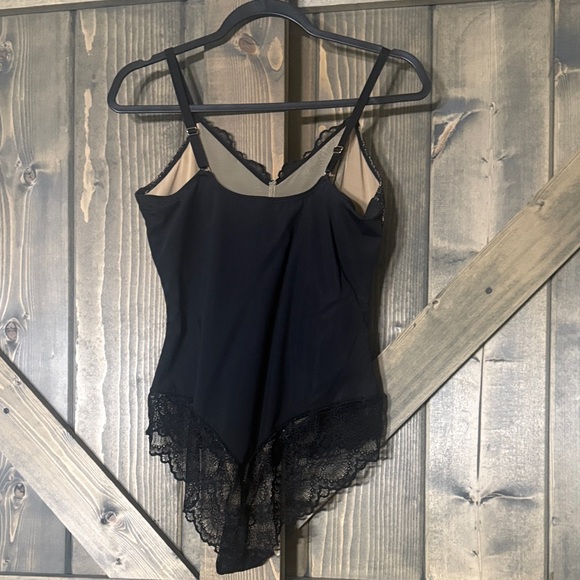 Women’s Large Sculpting Lace Shapewear Bodysuit Pinsy - Picture 7 of 8